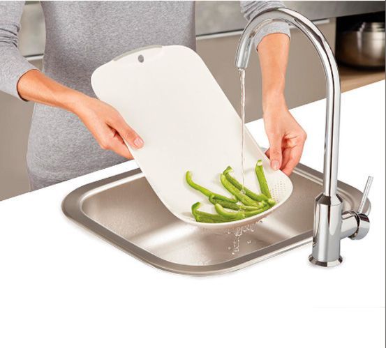Доска разделочная Chop & Drain со встроенным ситом белая Joseph Joseph