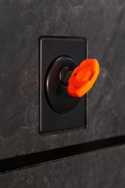 Дверь входная Булат Термо FORTEZZA (Квадро) 536 mamba morion / белый супермат 2050x950 мм правая