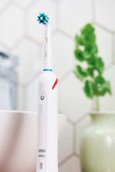 Электрическая зубная щетка Oral-B Smart 4 4100s D601.524.3 CR