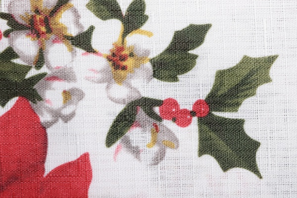 Скатерть KM Новогодняя 100% полиэстер 180x130 см в ассортименте 