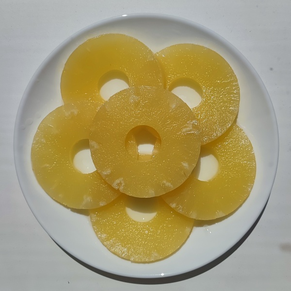 Ананас консервований OSCAR foods кільцями у легкому сиропі 580 г 