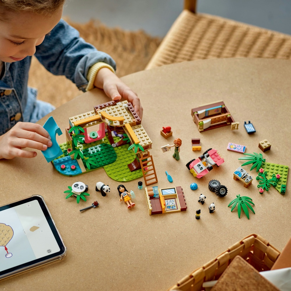 Конструктор LEGO Friends Догляд за тваринами в заповіднику панд 42648