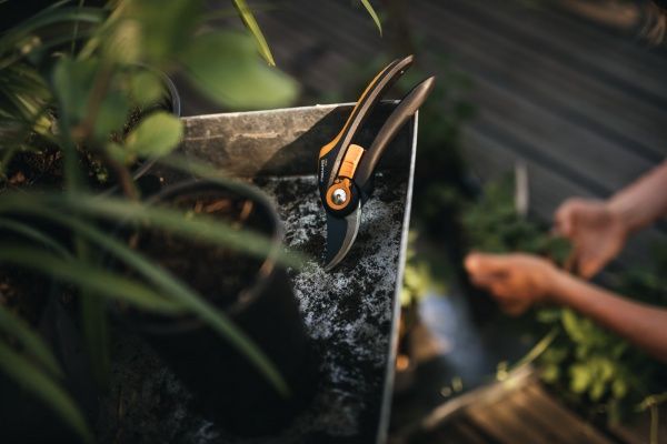 Секатор площинний Fiskars Plus SmartFit P541 (1057169) 