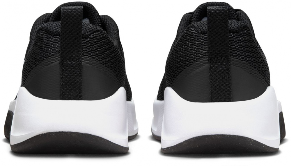 Кросівки жіночі демісезонні Nike MC TRAINER 3 FQ1830-001 р.39 чорні