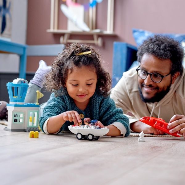 Конструктор LEGO DUPLO Літак і аеропорт 10961