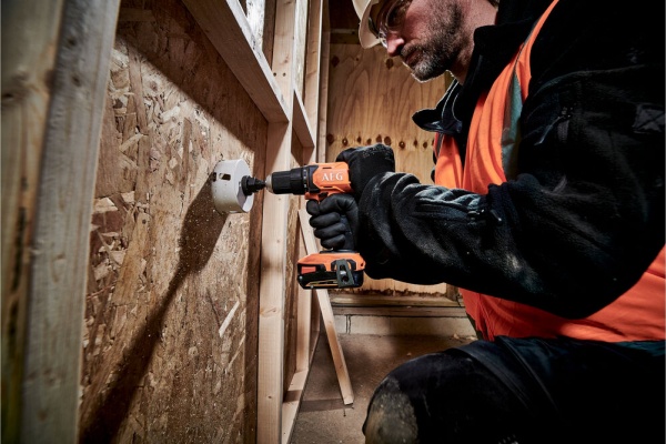 Шуруповерт ударный аккумуляторный AEG 4935478631 BSB18G4-202C