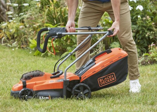 Газонокосарка акумуляторна Black+Decker BCMW3318L2