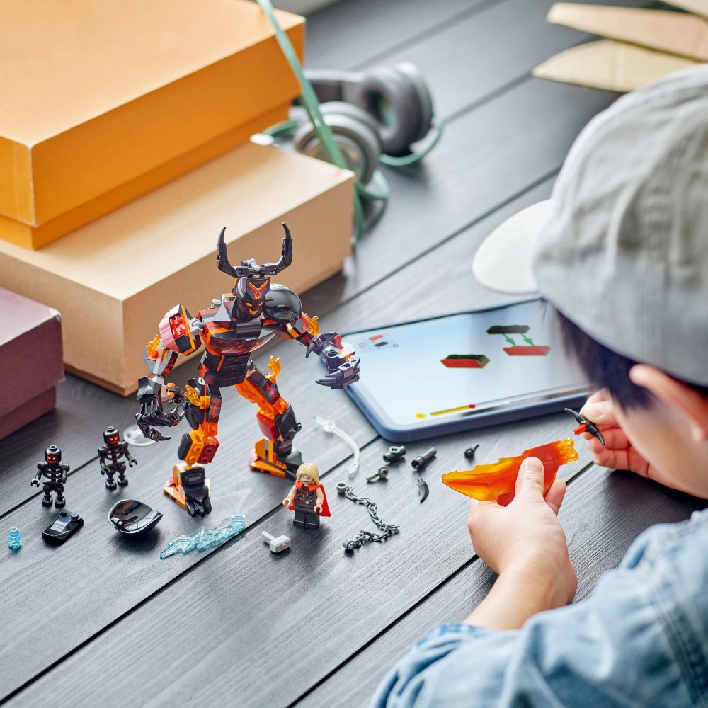 Конструктор LEGO Super Heroes Marvel Тор против сборной фигурки Суртура 76289