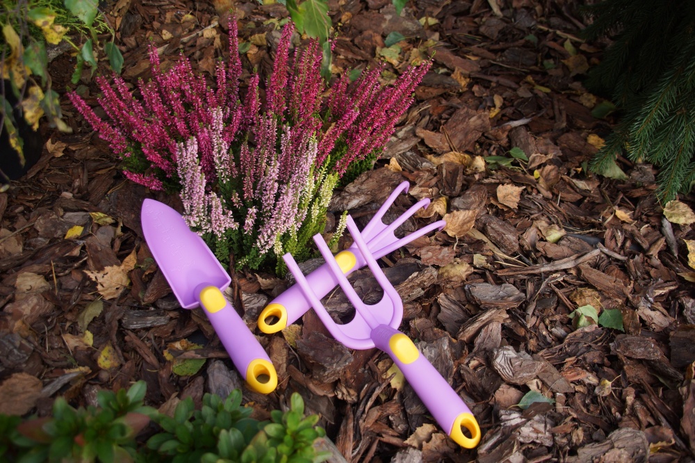 Лопатка суцільна вузька бузкова