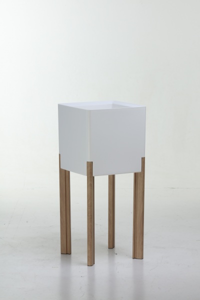 Горщик пластиковий Mondum Медітеранео 40x45x36 см (ніжки срібні/ коричневі) квадратний 36 л білий 