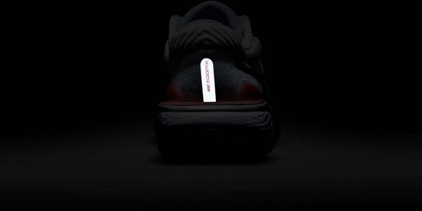 Кроссовки Nike ZOOMX INVINCIBLE RUN FLYKNIT 2 DC9993-100 р.40 белый