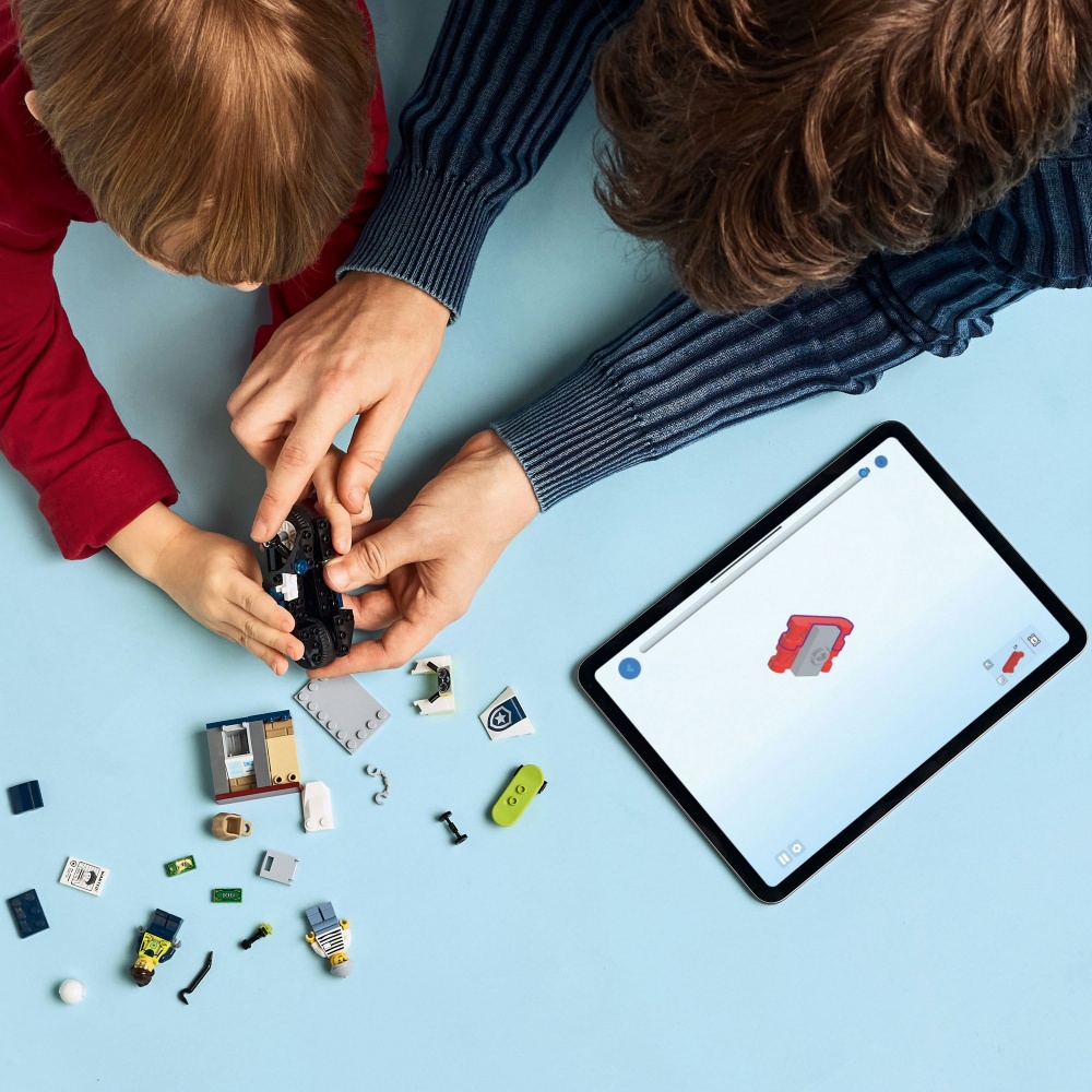 Конструктор LEGO City Преследование на полицейском мотоцикле 60455