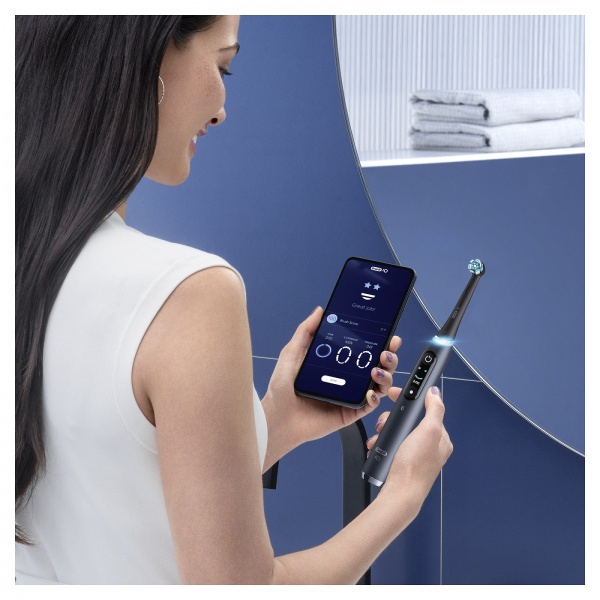 Електрична зубна щітка Oral-B iO Серія 9 чорна (81774299)
