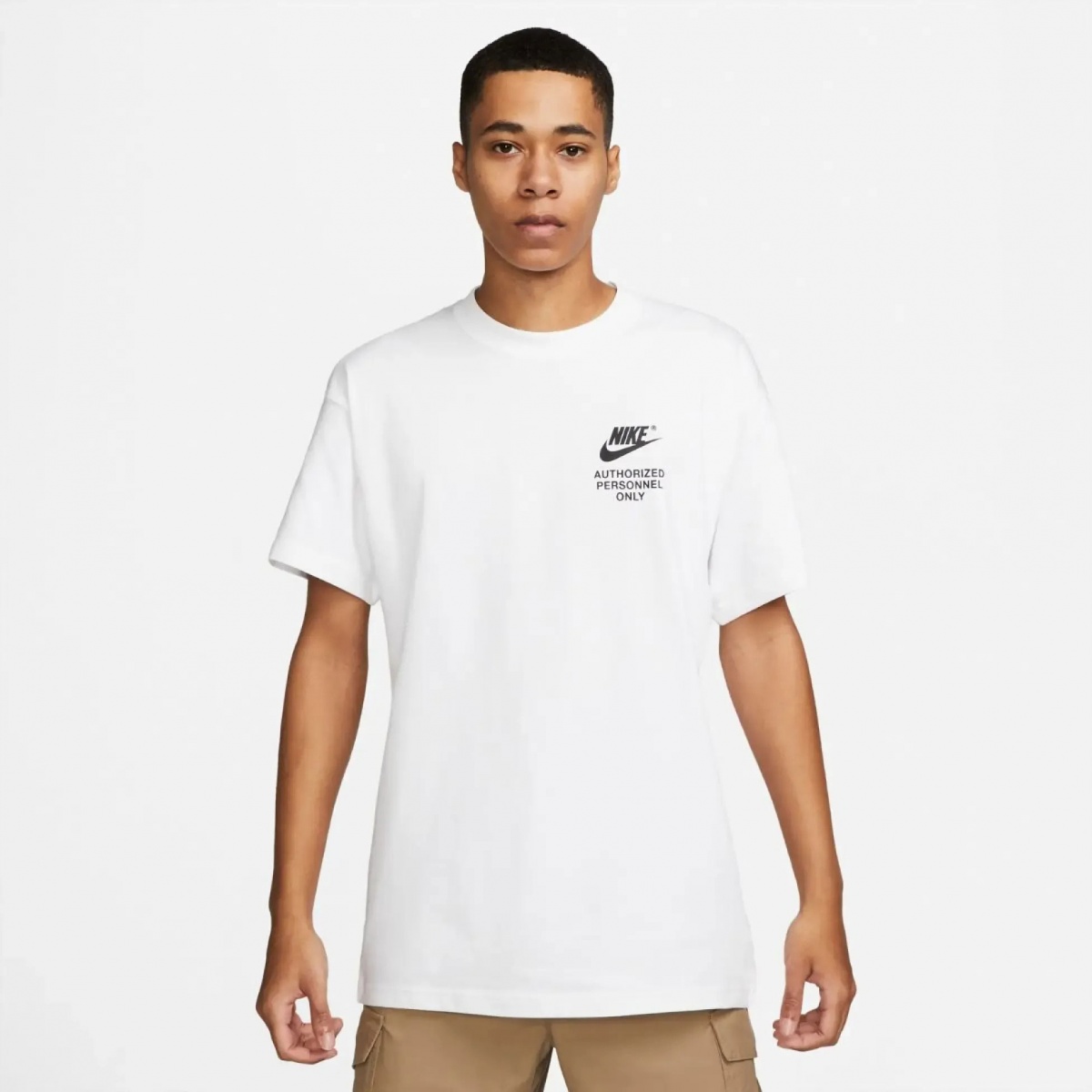 Футболка Nike M NSW AUTHRZD PERSONNEL TEE DM6427-100 р.M білий — фото 1