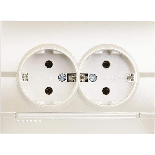 Розетка двойная с заземлением Lezard Deriy 16 А 250 В без шторок жемчужно-белый 702-3030-127В
