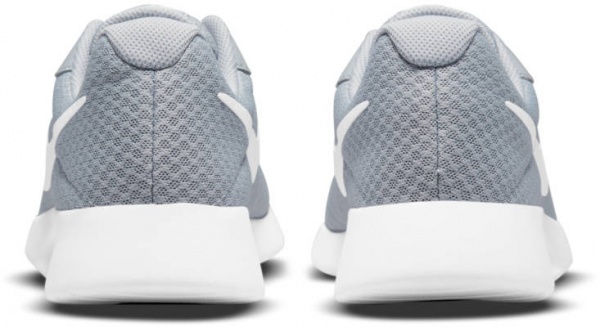 Кроссовки Nike TANJUN DJ6258-002 р.41 US 8 26 см серый