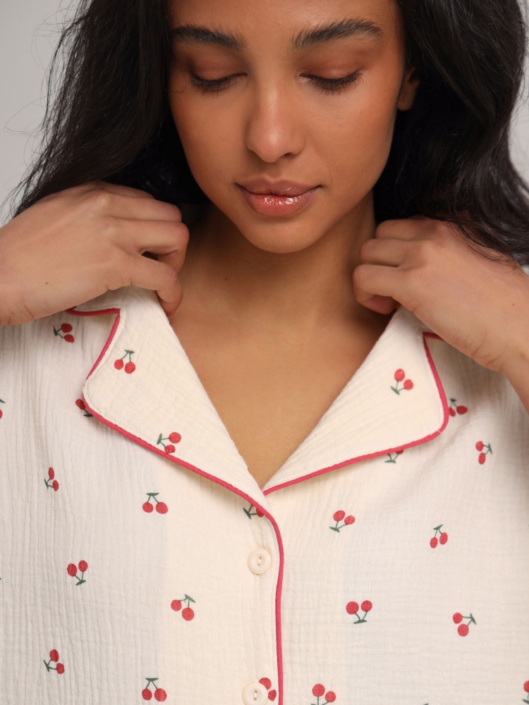 Пижама женская German Volf со штанами Вишни р. L молочный с принтом (26003)