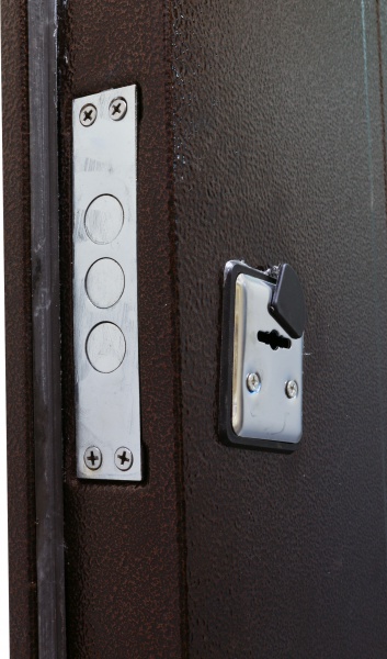 Дверь входная металлические Y1S043C056 2 замка (соты) коричневый 2050х860 мм левая