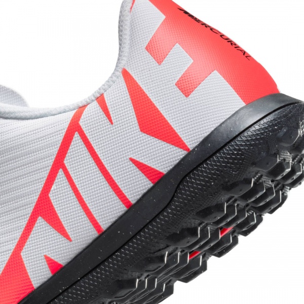 Сороконожки Nike NIKE JR. MERCURIAL VAPOR 15 CLUB TF DJ5956-600 р.36,5 красный