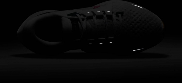 Кросівки Nike AIR ZOOM VOMERO 16 DA7698-104 р.38 білий