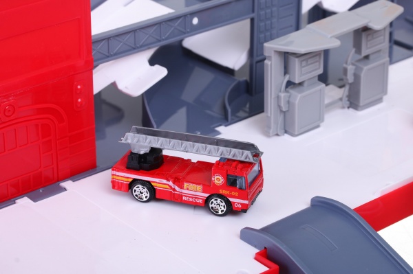 Ігровий набір Shantou Пожежна машина-паркінг зі звуковими ефектами OTB0581789