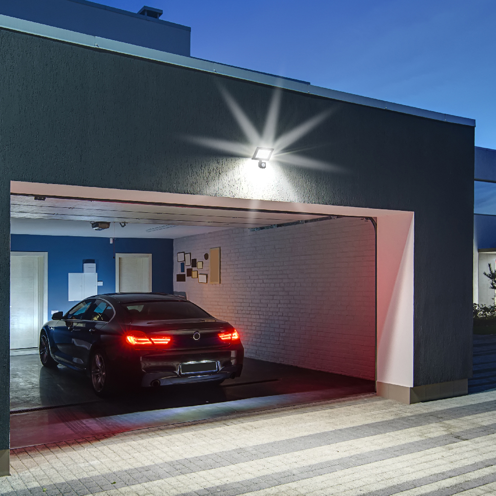 Прожектор с датчиком движения ARDERO 6500K 30 Вт IP65 черный LL-2030ARD