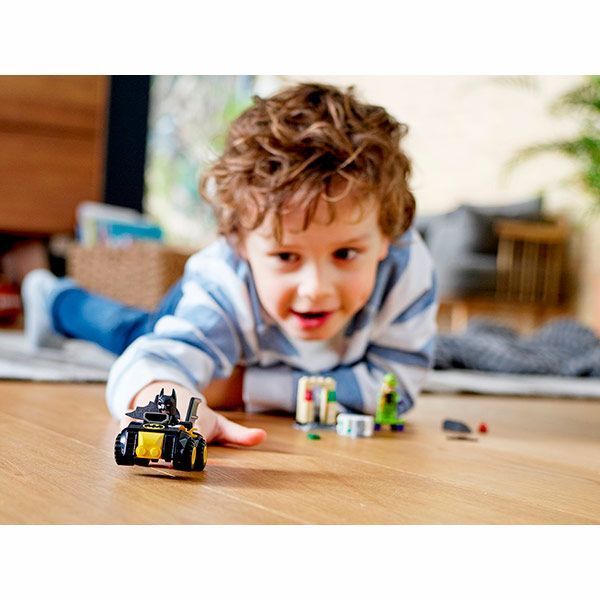 Конструктор Lego DC Comics Super Heroes Бетмен проти пограбування Загадочника 76137