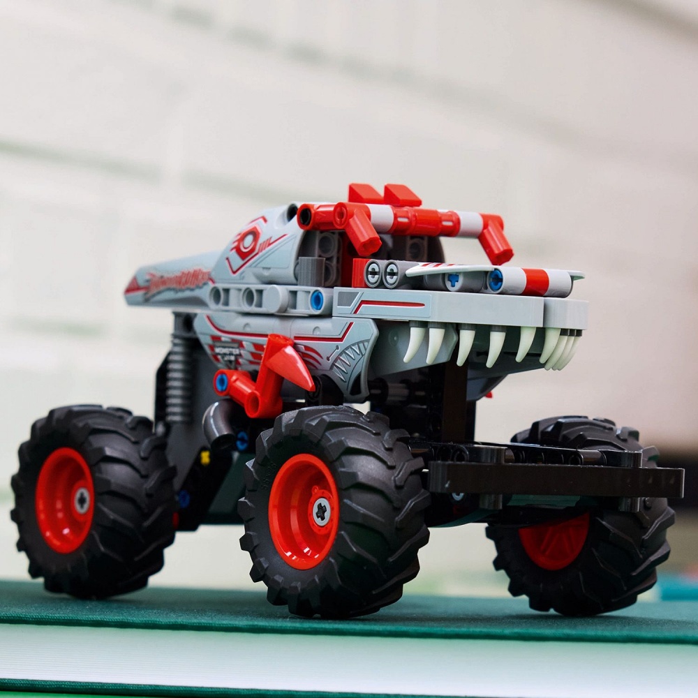 Конструктор LEGO Technic Monster Jam™ ThunderROARus™ с инерционным двигателем 42200
