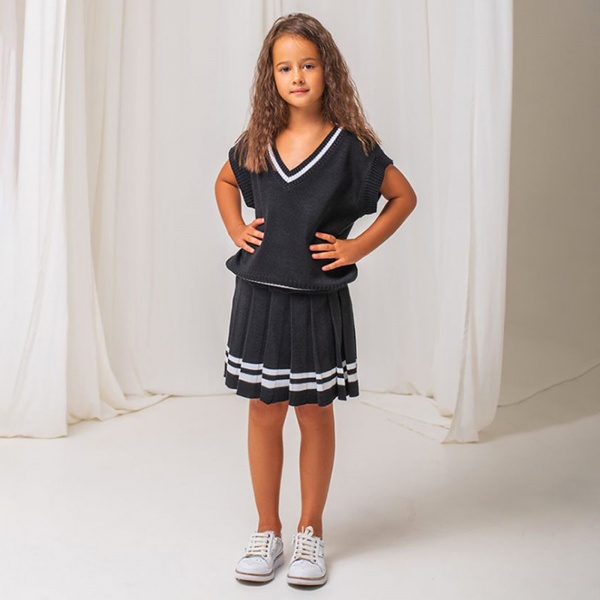 Жилет для девочки ART KNIT с белой полоской р.116 черный 26273 