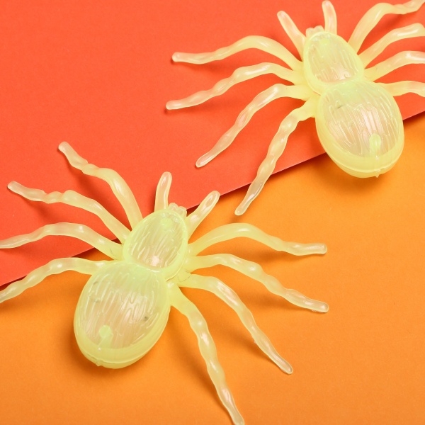 Набір павуків Хелловін 11x6 см 2 шт. світяться у темряві 974352 YES! Fun