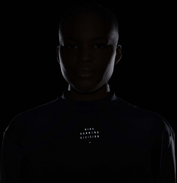 Джемпер Nike W NK DF RUN DVN CREW DD5263-010 р. S чорний