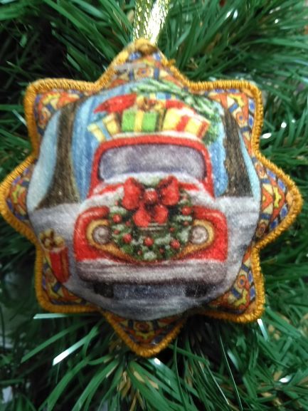 Підвіска фетрова Зірочка Машина з подарунками синя 8 см