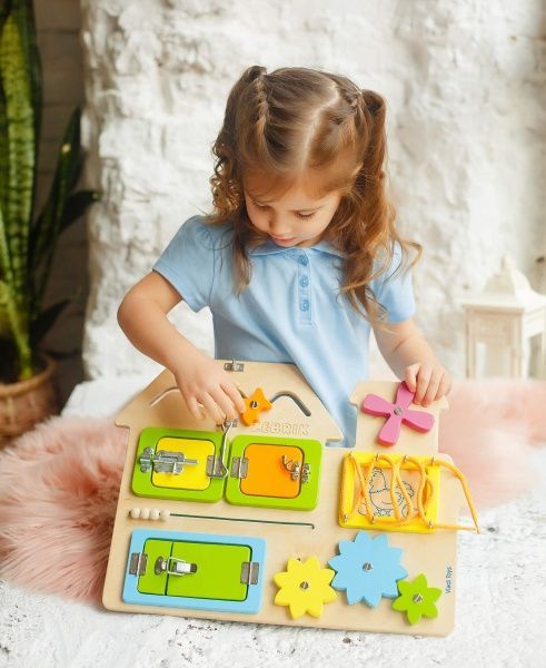 Развивающий бизиборд Zebrik Домик ZB3001-02