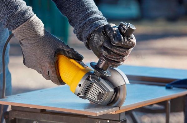 Болгарка (угловая шлифмашина) Stanley FatMax FMEG220