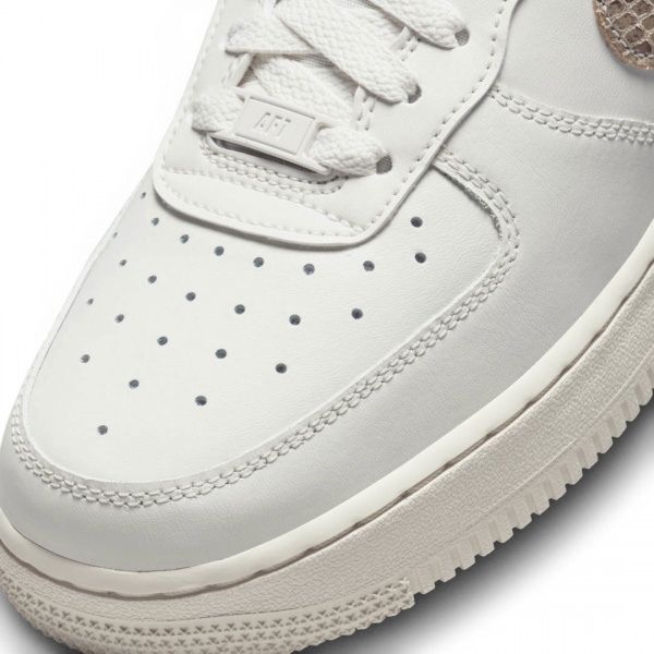 Кросівки Nike AIR FORCE 1 DD8959-002 р.38 білий
