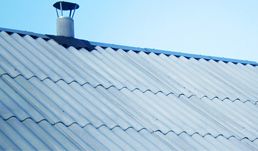 Скільки важить шифер і як його підняти на дах