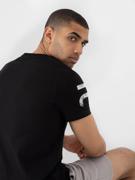 Футболка 4F TSHIRT RL9SS22TTSHM238-20S р.S черный