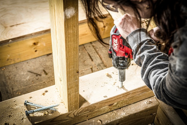 Гайковерт ударний акумуляторний SKIL SD1E3285CA