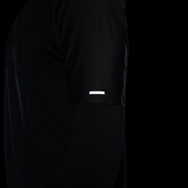 Футболка Nike M NK DF TRAIL ELMT GX HOODIE DD4580-010 р.M чорно-сірий