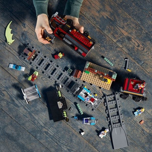 Конструктор LEGO Hidden Side Примарний потяг-експрес 70424