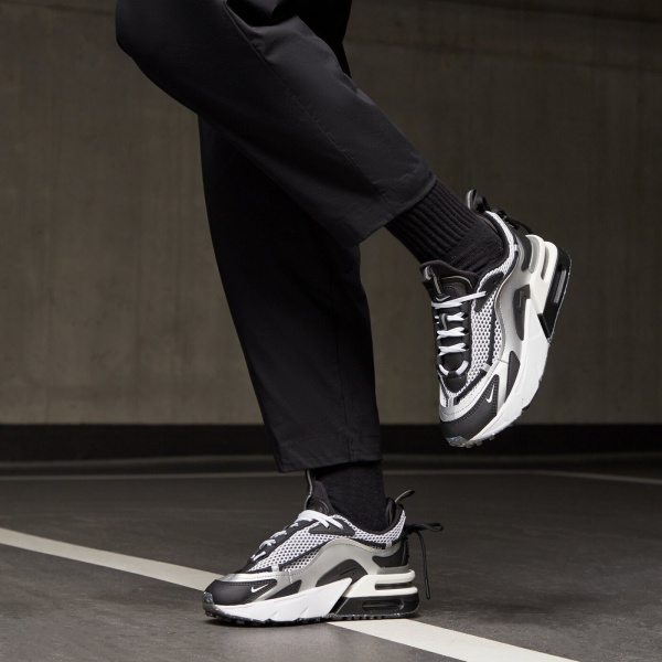 Кросівки Nike W AIR MAX FURYOSA NRG DC7350-001 р.36,5 чорний