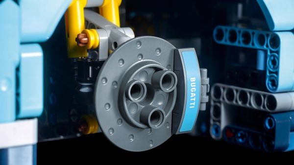 Конструктор LEGO Technic Bugatti Chiron 42083