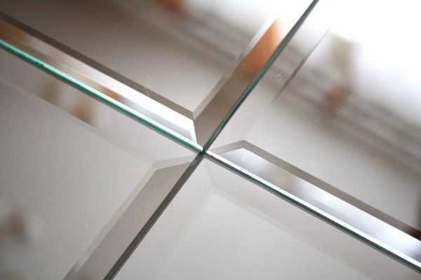 Плитка дзеркальна UMT ПФС 300*300 (квадрат-срібло-фацет) 