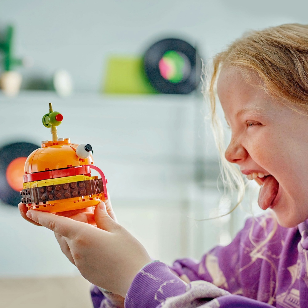 Конструктор LEGO Fortnite Durrr Burger 77070