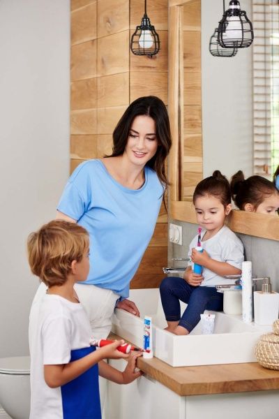 Електрична зубна щітка Oral-B Kids D100 Star Wars