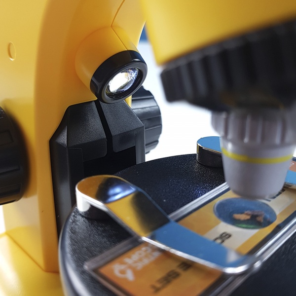 Мікроскоп Qunxing Toys зі світлом 1100A-1