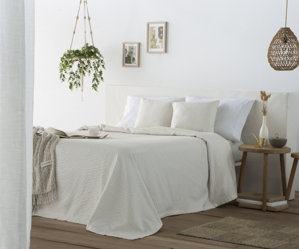 Покрывало Dorya Crudo 250x270 см Guy Laroche белый 