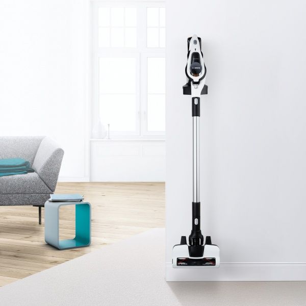 Пылесос аккумуляторный Bosch BBS812PCK white 