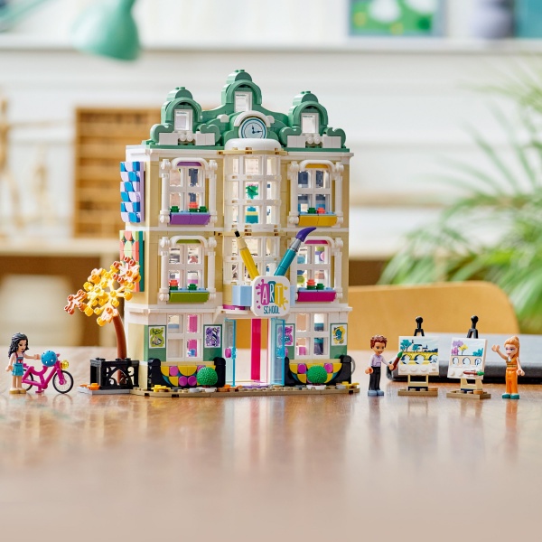 Конструктор LEGO Friends Художня школа Емми 41711