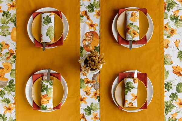 Скатерть Happy Fall 132x220 см белый с принтом Прованс 